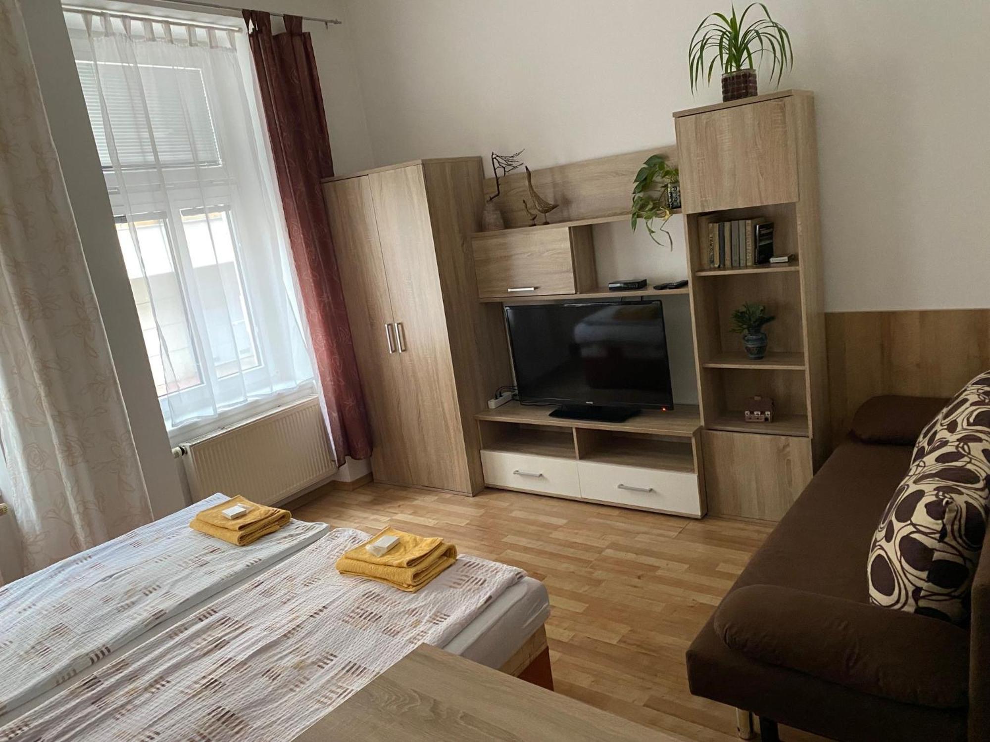 Apartmany - Penzion Smetanka Ceske Budejovice Ngoại thất bức ảnh