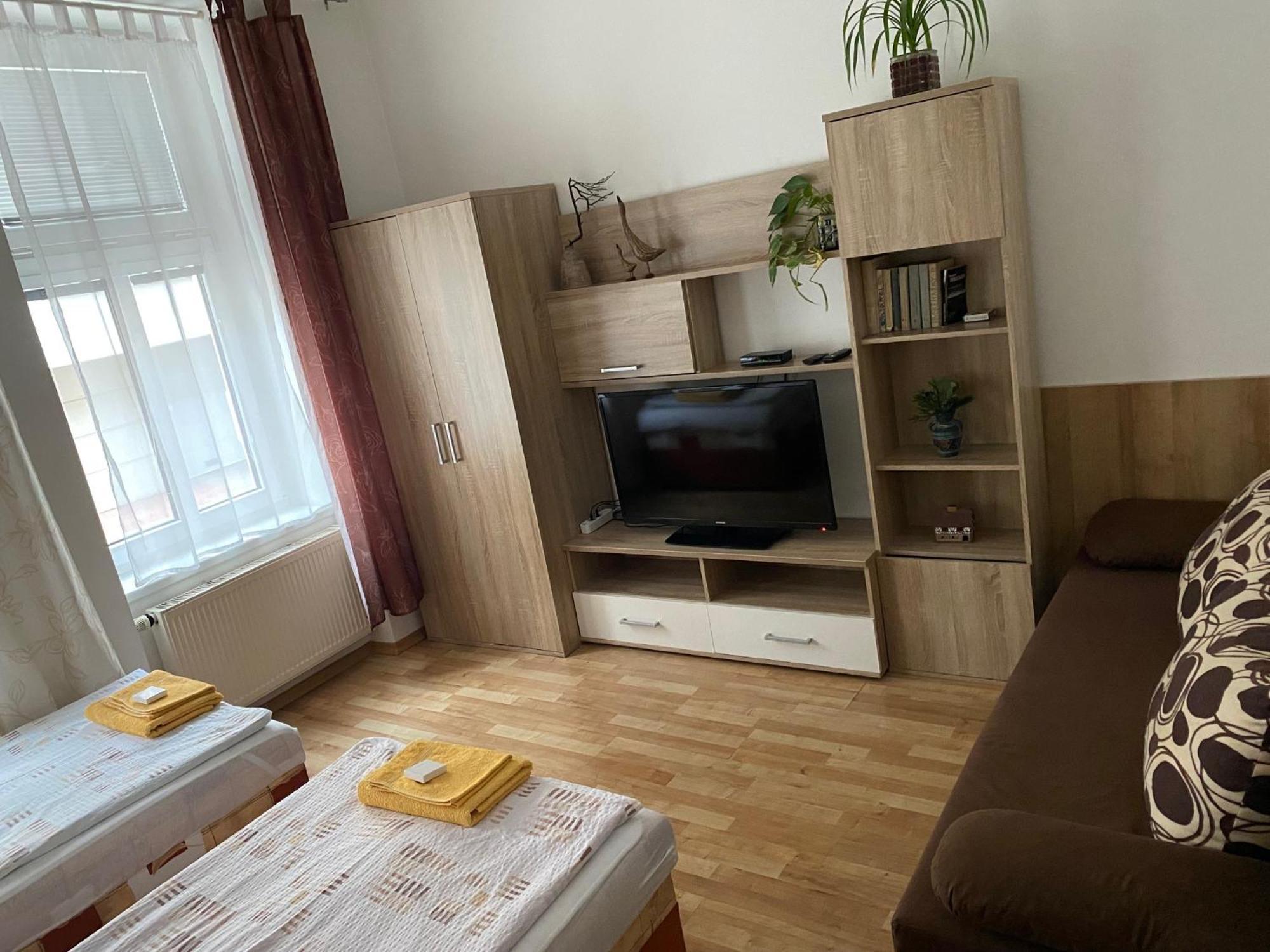 Apartmany - Penzion Smetanka Ceske Budejovice Ngoại thất bức ảnh