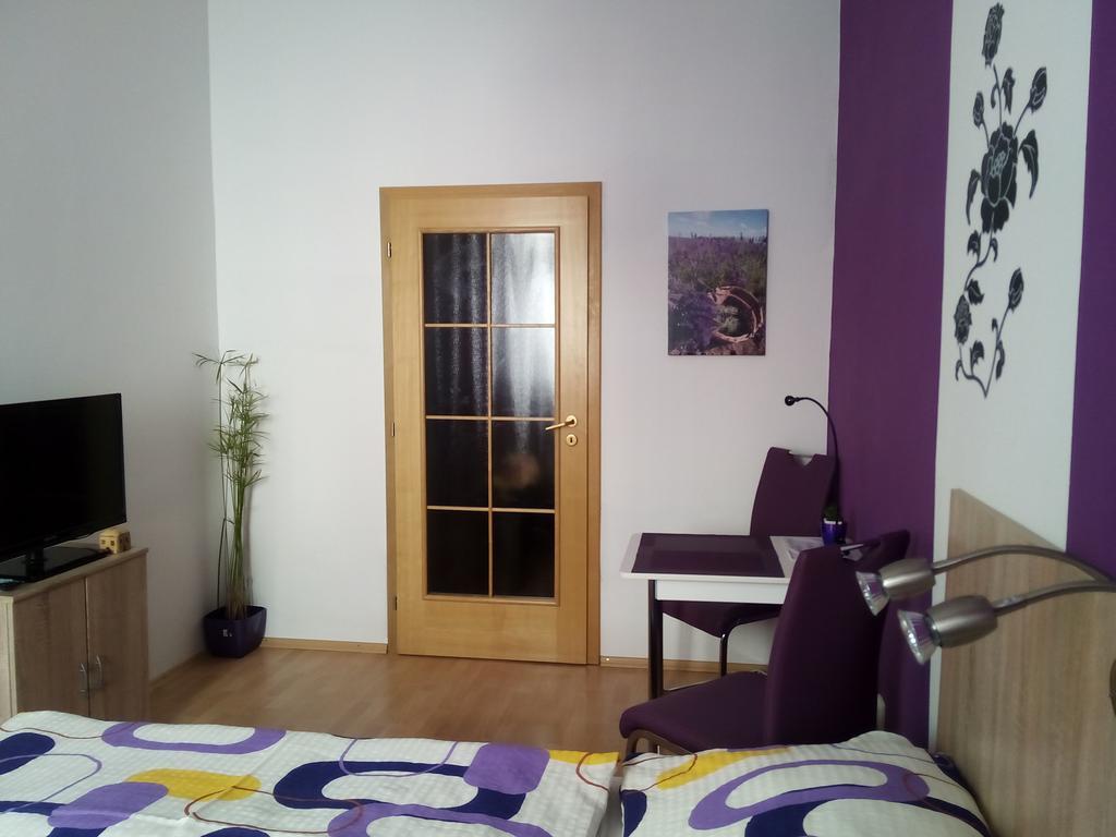 Apartmany - Penzion Smetanka Ceske Budejovice Phòng bức ảnh