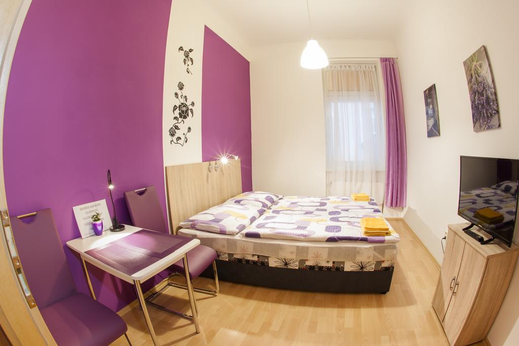 Apartmany - Penzion Smetanka Ceske Budejovice Ngoại thất bức ảnh