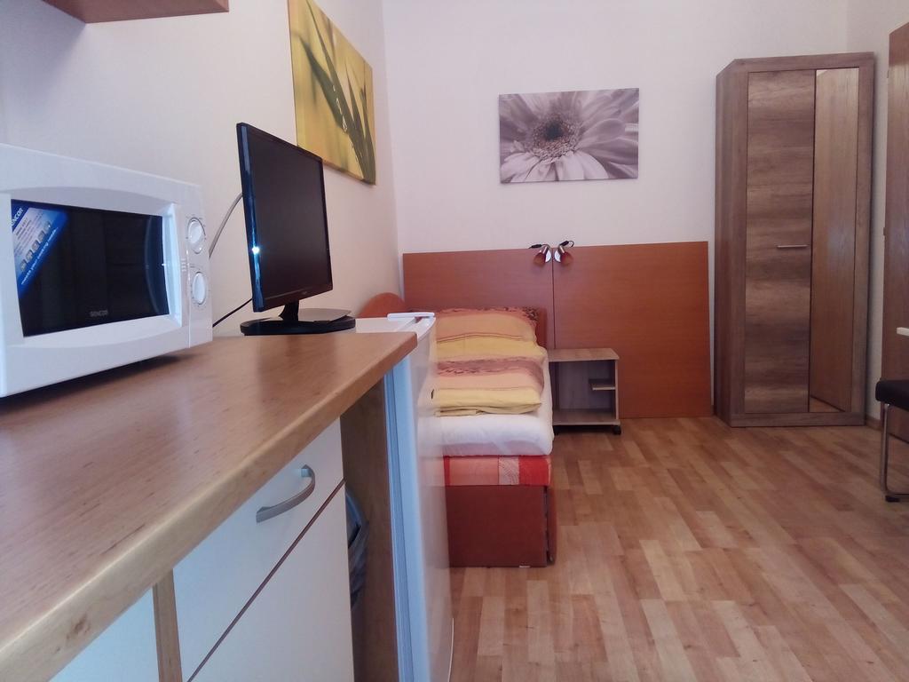 Apartmany - Penzion Smetanka Ceske Budejovice Ngoại thất bức ảnh